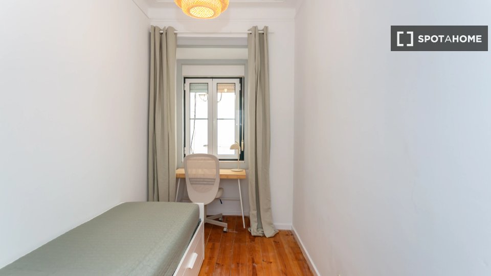 Double room Lisbon, 5 beds — photo 1