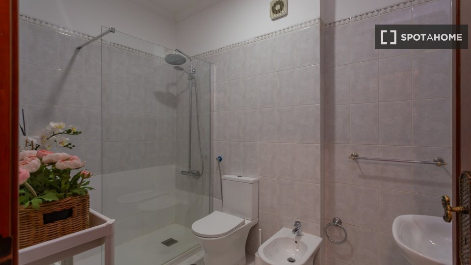 Double room Lisbon, 4 beds — photo 48