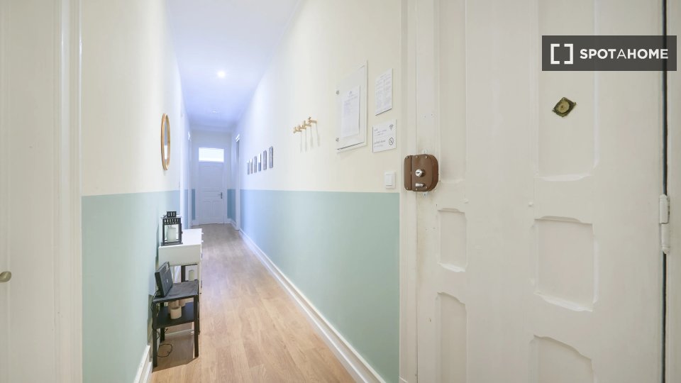 Double room Lisbon, 6 beds — photo 13