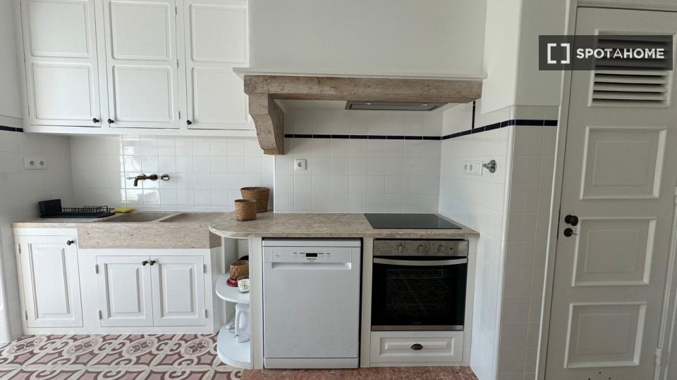 Double room Lisbon, 4 beds, 120m² — photo 17