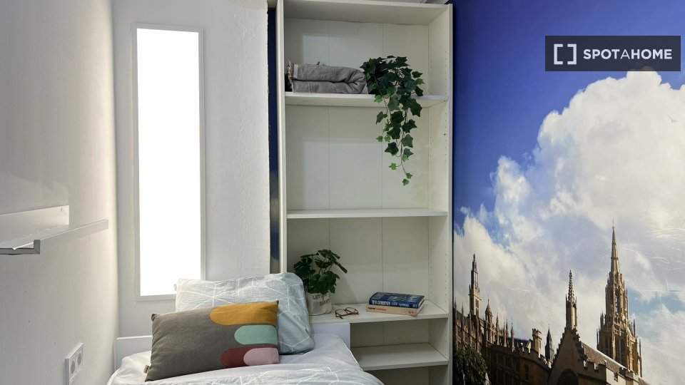 Double room Madrid, 7 beds, 115m² — photo 22