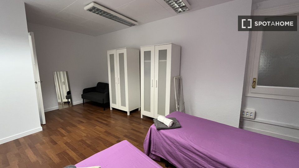 Double room Barcelona, 13 beds, 290m² — photo 13
