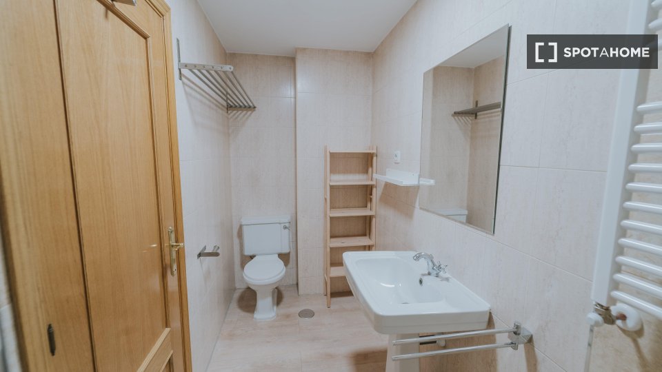 Double room Madrid, 4 beds — photo 15
