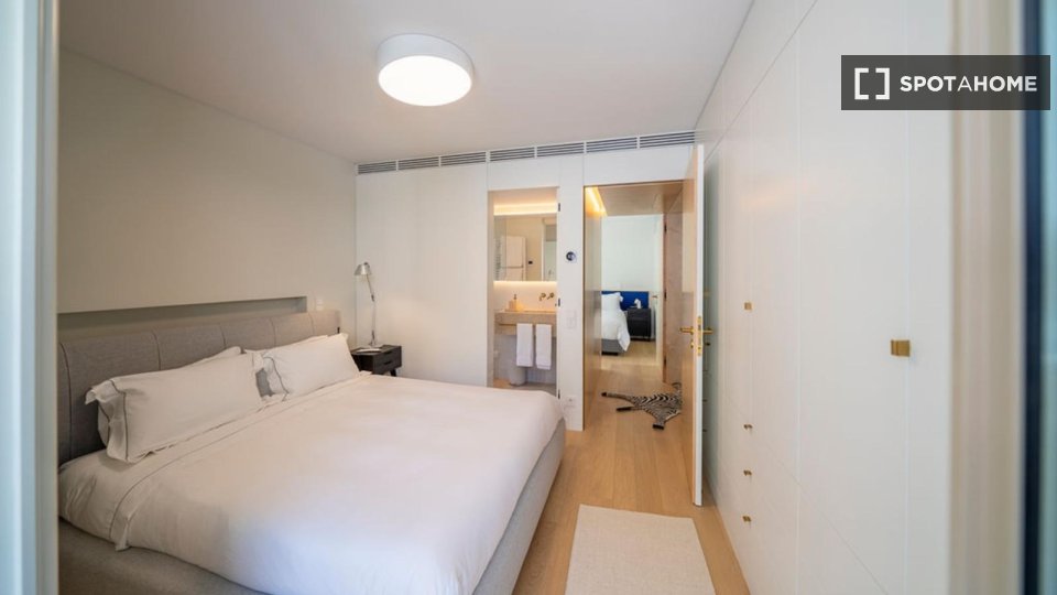 Apartment Lisbon, 2 beds, 101m² — photo 10