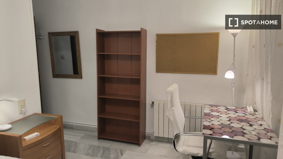 Double room Granada, 3 beds — photo 31