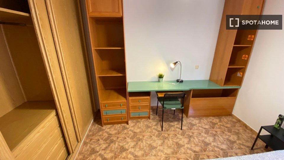 Habitación en piso compartido de 7 habitaciones en Orcasur, Madrid