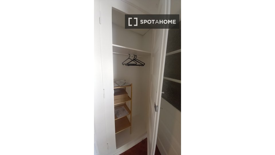 Double room Lisbon, 5 beds, 130m² — photo 8