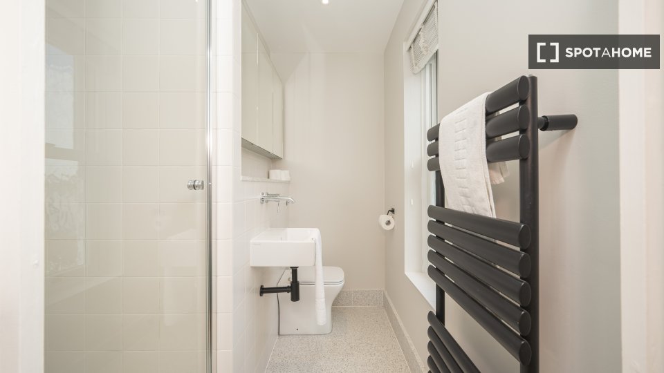 Apartment London, 2 beds, 63m² — photo 8