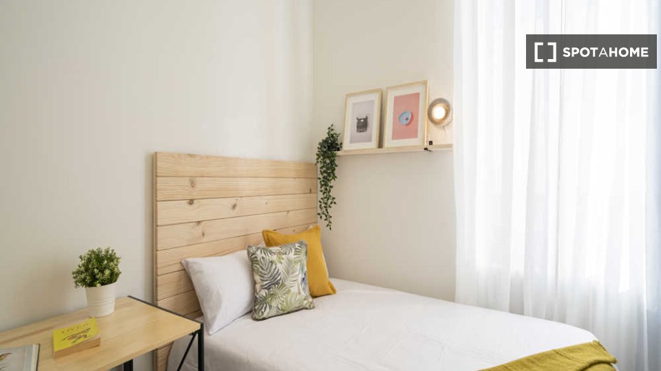 Double room Madrid, 17 beds — photo 69