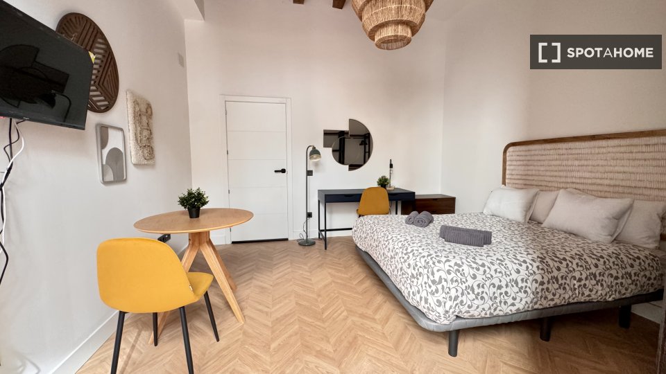 Double room Barcelona, 5 beds — photo 16