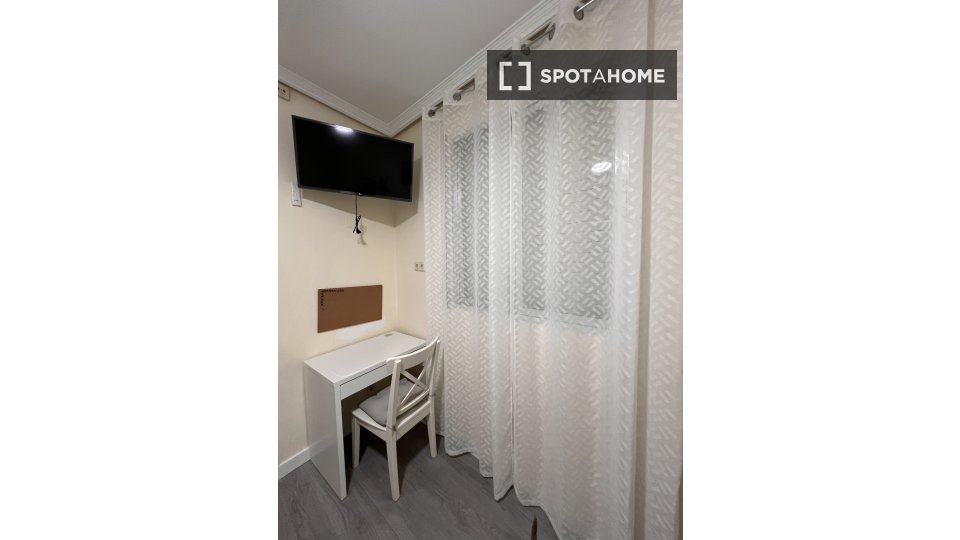 Double room Madrid, 8 beds, 275m² — photo 3