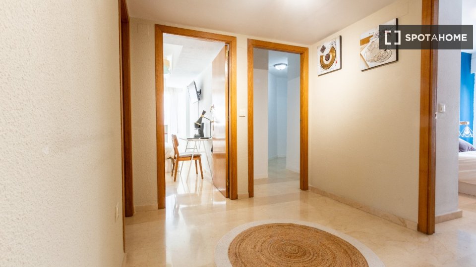 Double room Alicante, 7 beds, 150m² — photo 15