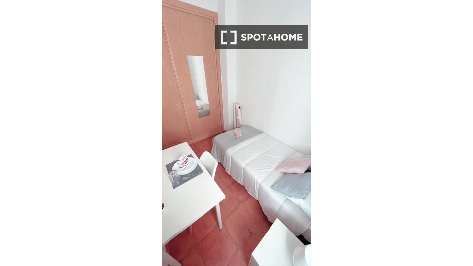 Double room Madrid, 6 beds — photo 12
