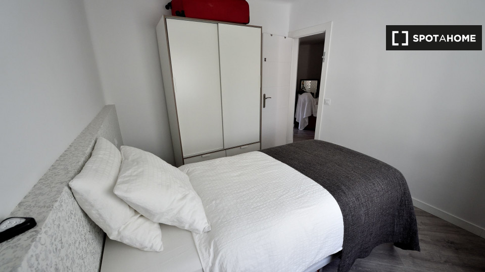Double room Madrid, 3 beds, 52m² — photo 2