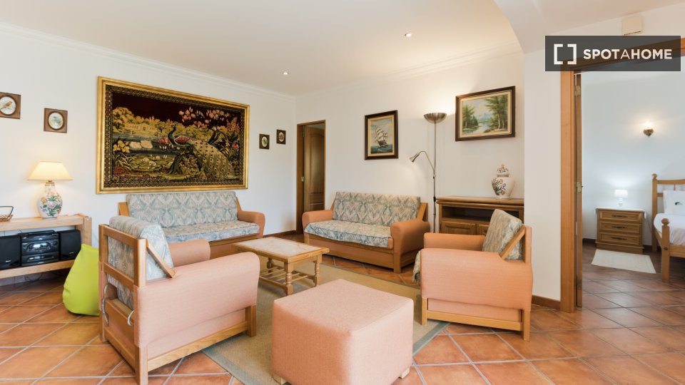 Apartment Lisbon, 3 beds, 152m² — photo 10