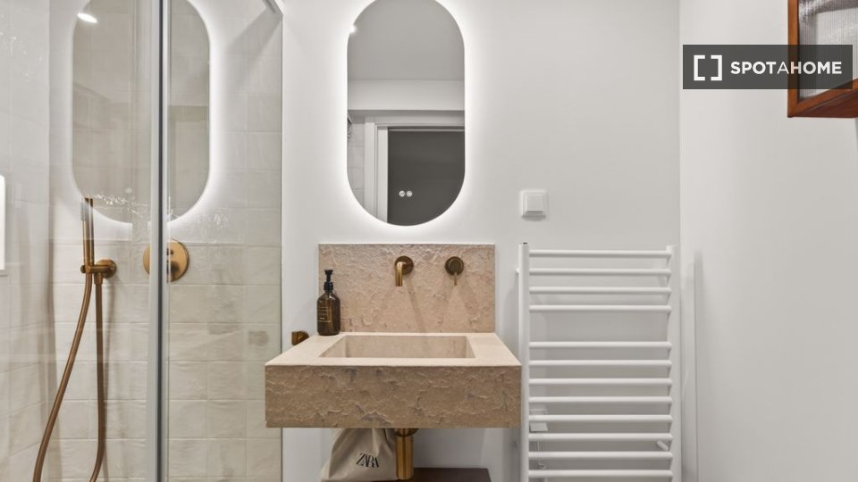Apartment Lisbon, 1 bed — photo 8