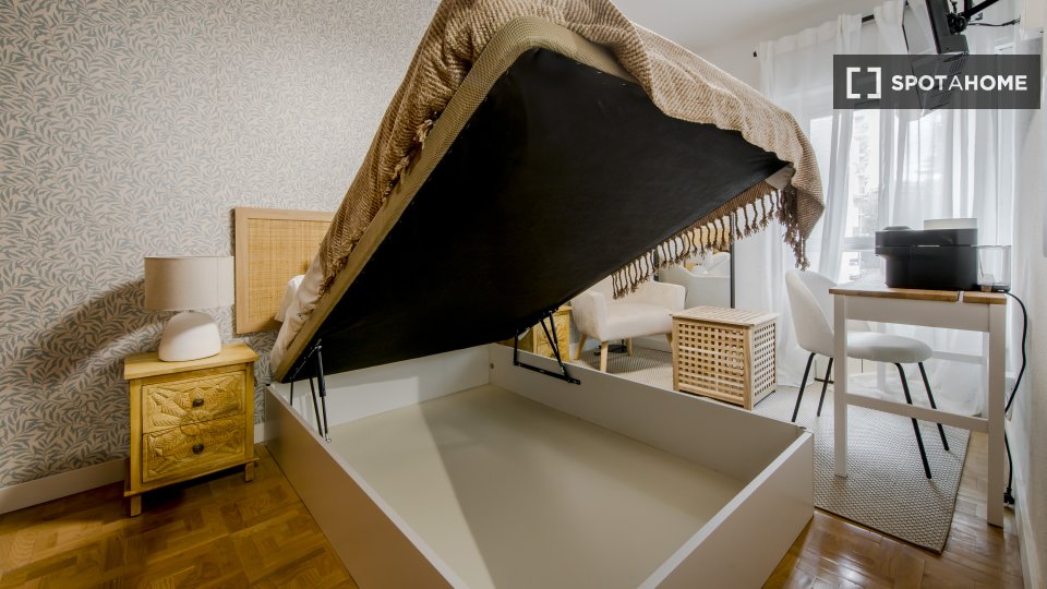 Double room Madrid, 5 beds — photo 6