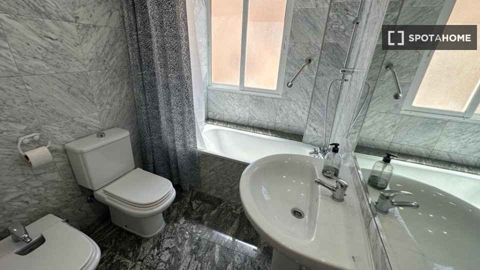 Double room Alicante, 6 beds, 110m² — photo 9
