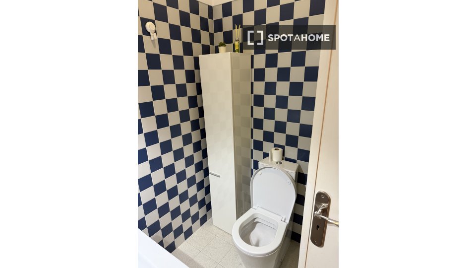 Double room Lisbon, 4 beds — photo 8