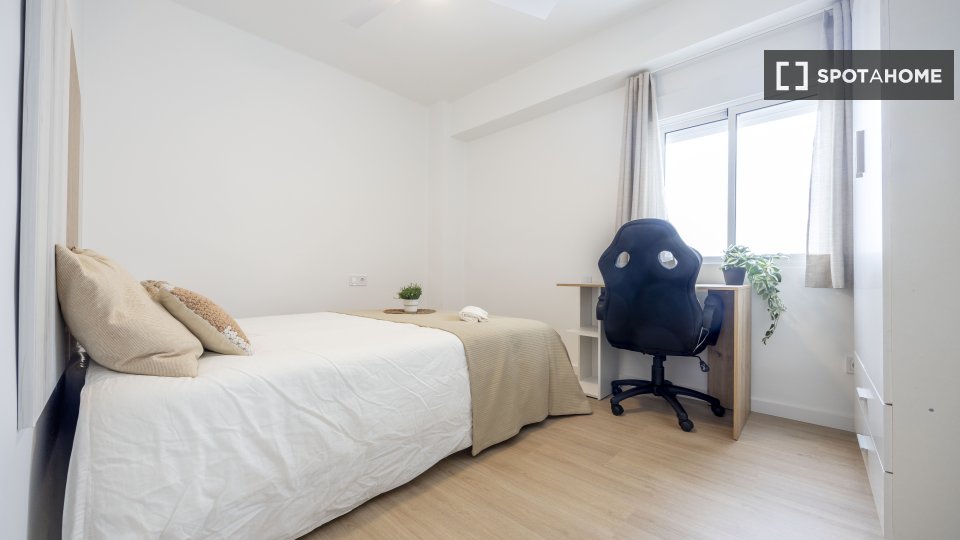 Double room Valencia, 4 beds, 100m² — photo 2