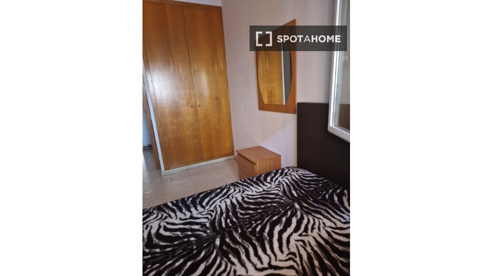 Double room Barcelona, 1 bed, 20m² — photo 5
