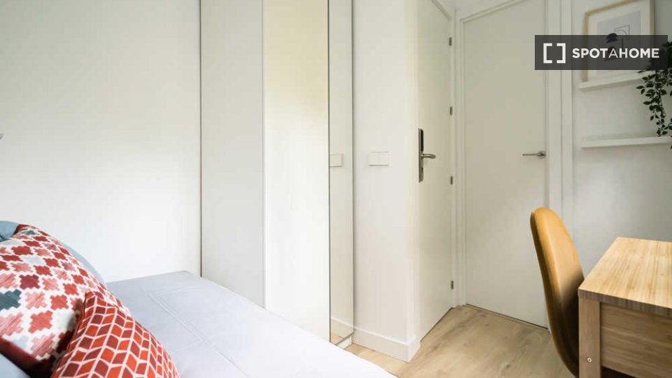 Double room Madrid, 4 beds — photo 88