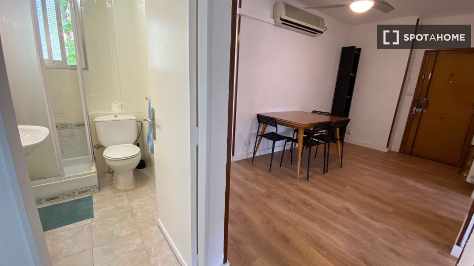 Double room Madrid, 3 beds — photo 20