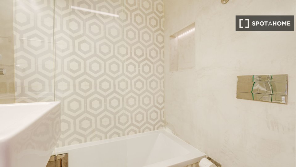 Apartment Lisbon, 2 beds — photo 22