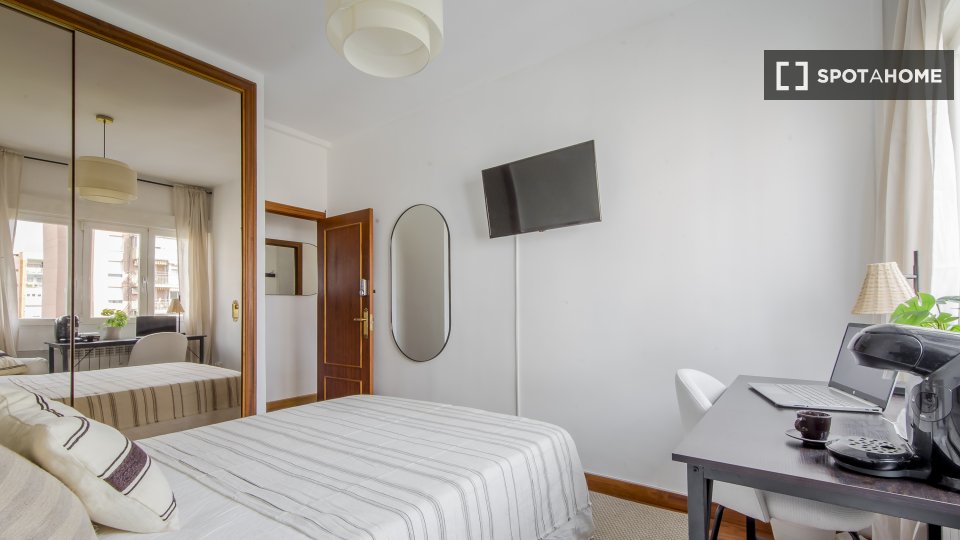Double room Madrid, 6 beds, 125m² — photo 9