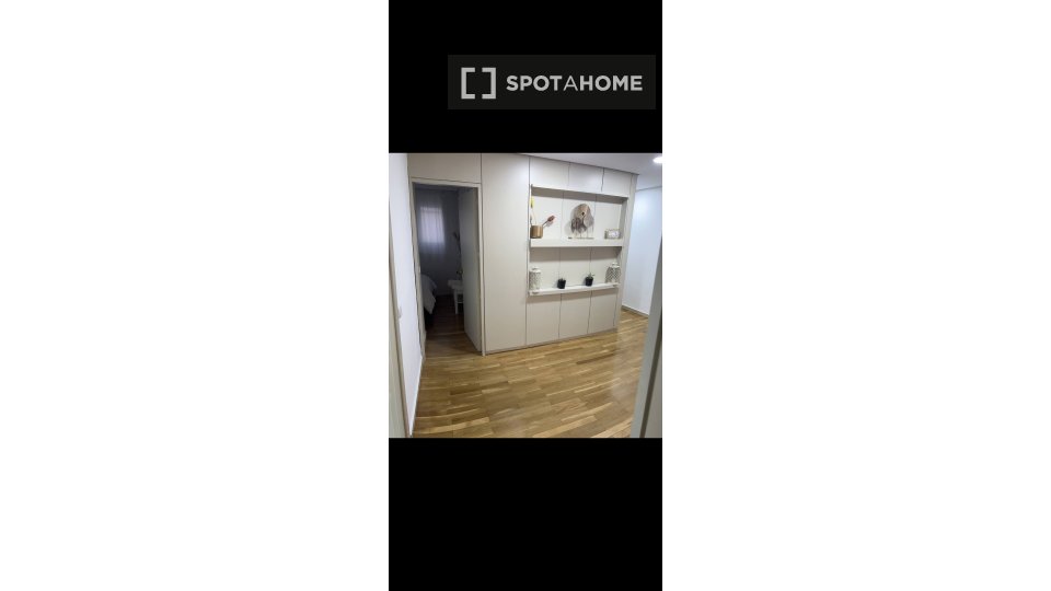 Double room Madrid, 1 bed, 85m² — photo 15