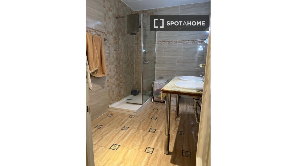 Double room Madrid, 4 beds, 150m² — photo 4