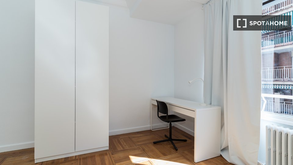 Double room Madrid, 10 beds, 380m² — photo 2