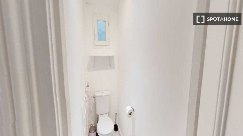 Double room Paris, 3 beds, 80m² — photo 17