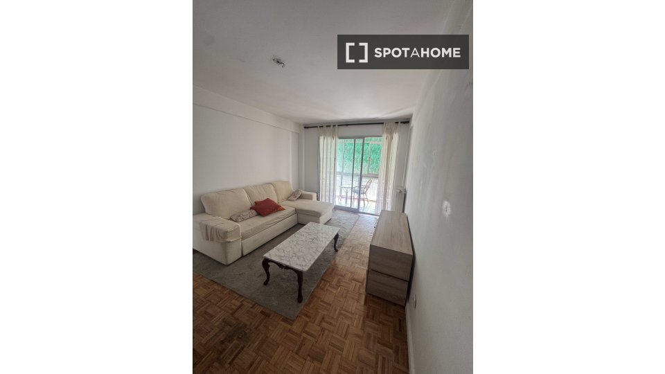 Double room Madrid, 3 beds, 120m² — photo 2