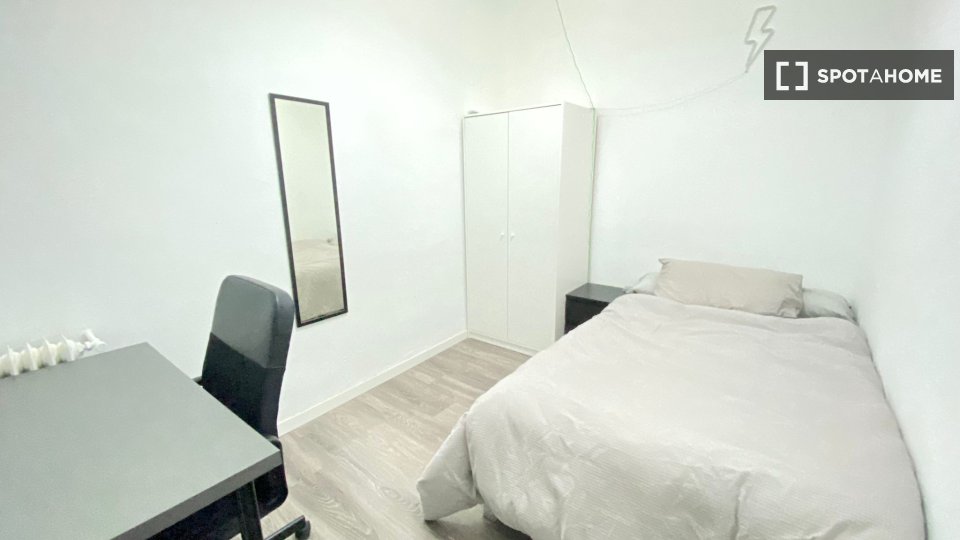 Double room Madrid, 10 beds — photo 12