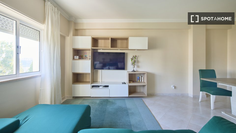 Apartment Lisbon, 2 beds, 90m² — photo 11
