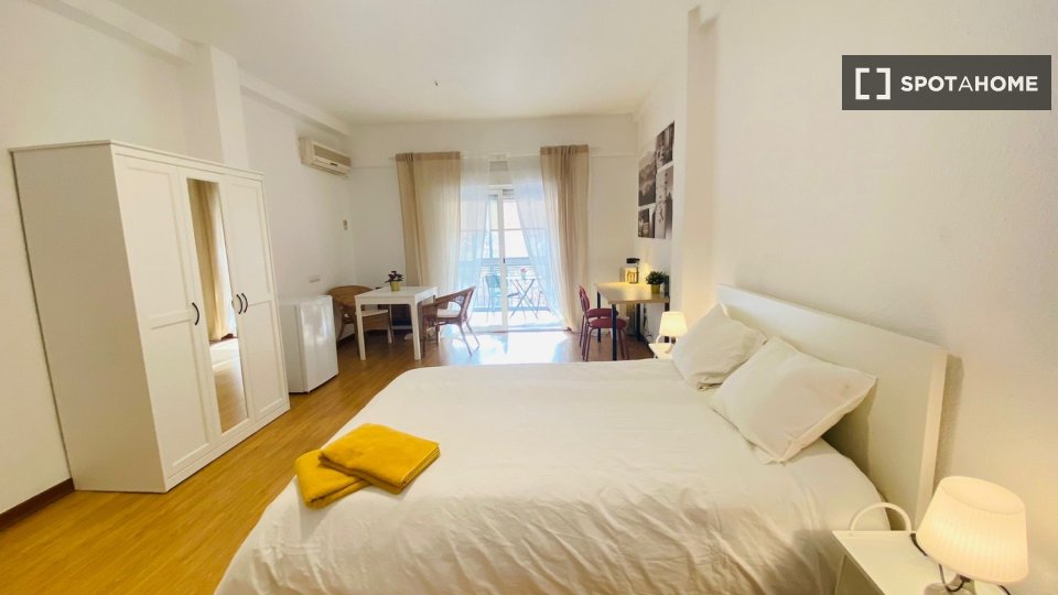 Double room Madrid, 6 beds — photo 12