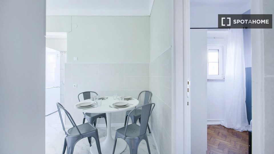 Double room Lisbon, 6 beds — photo 15