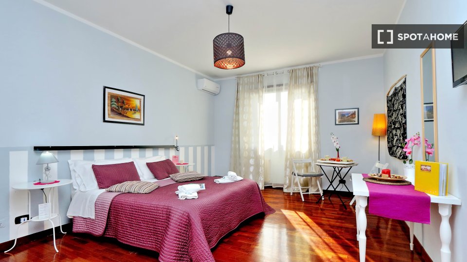Double room Rome, 3 beds — photo 9