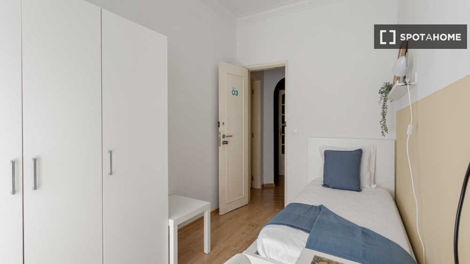 Double room Lisbon, 8 beds — photo 48