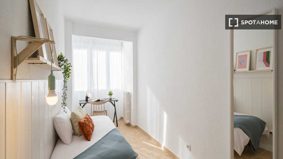 Double room Madrid, 25 beds — photo 54