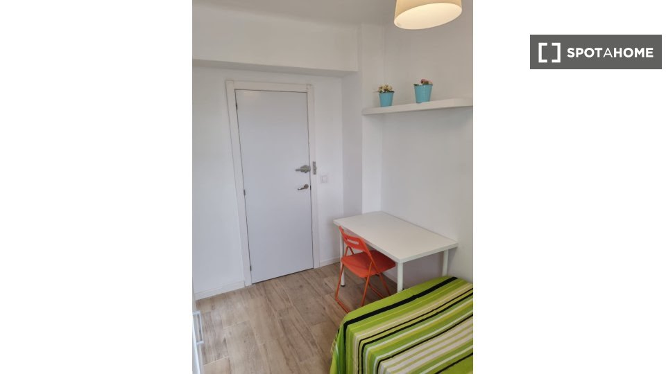 Double room Madrid, 3 beds, 60m² — photo 7