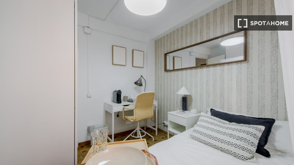 Habitación en piso compartido en alquiler en Bellas Vistas, Madrid