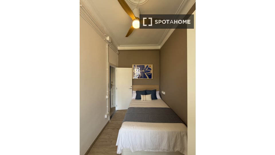 Double room Barcelona, 7 beds, 180m² — photo 8