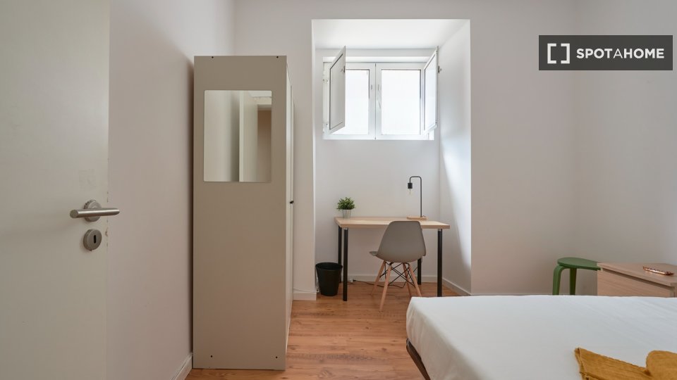 Double room Lisbon, 5 beds — photo 7