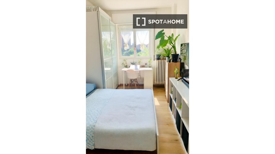 Double room Milan, 3 beds — photo 1