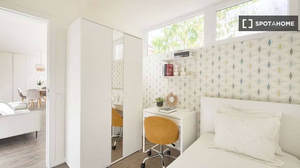 Double room Lisbon, 4 beds — photo 8