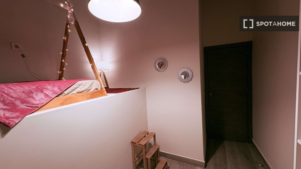 Double room Alicante, 4 beds, 90m² — photo 1