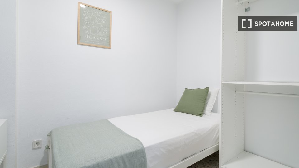 Double room Alicante, 4 beds, 100m² — photo 14