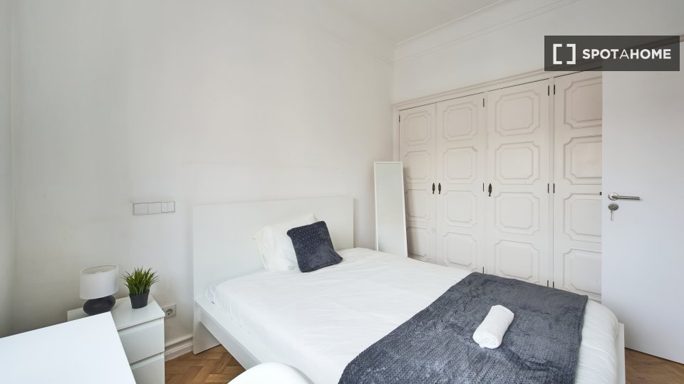 Double room Lisbon, 9 beds — photo 32